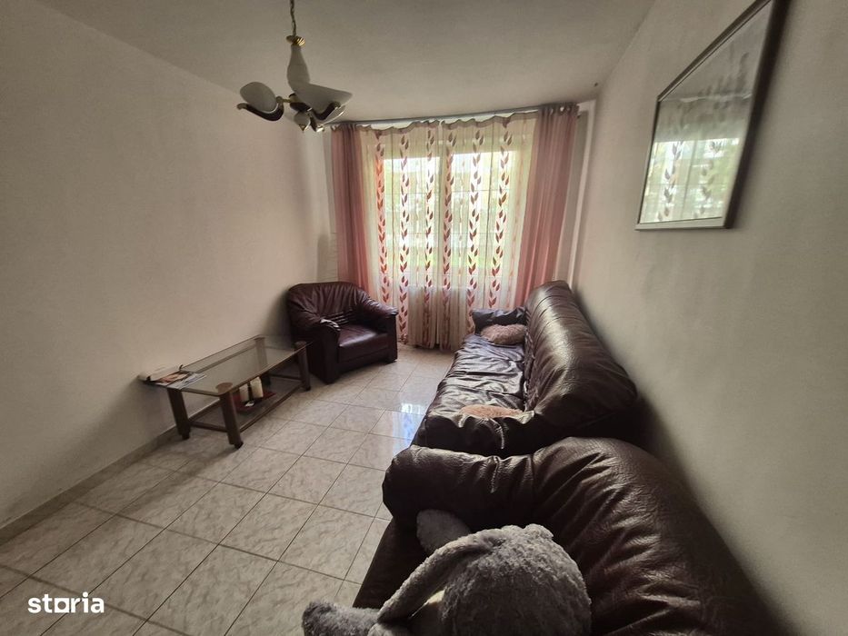 De Vânzare – Apartament cu 3 camere, zona Precista, Piatra Neamț