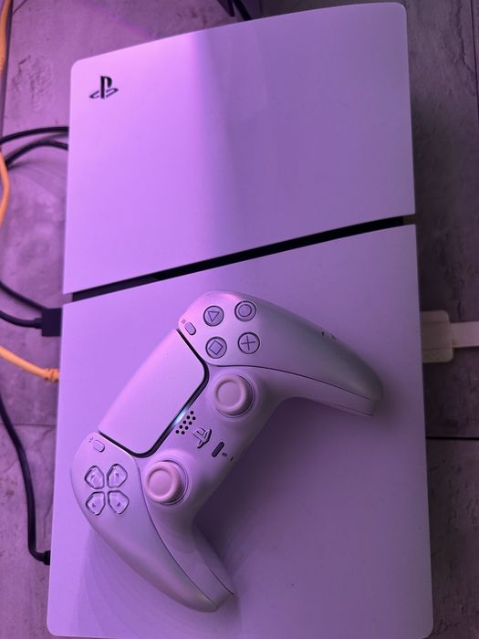 PlayStation 5 – 1TB + Manetă Pearl Chrome + Jocuri