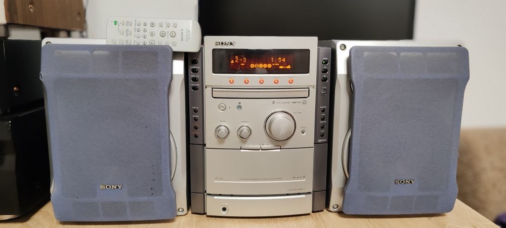 Combina Sony CMT-CP555