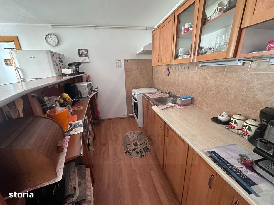 Apartament 3 camere decomandat 78 mp pivnita curte in zona Centrala — fotografia 3