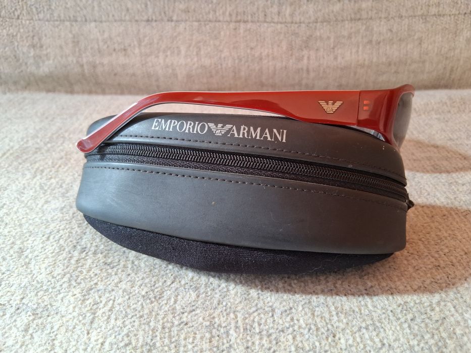 Ochelari de soare Armani de damă.