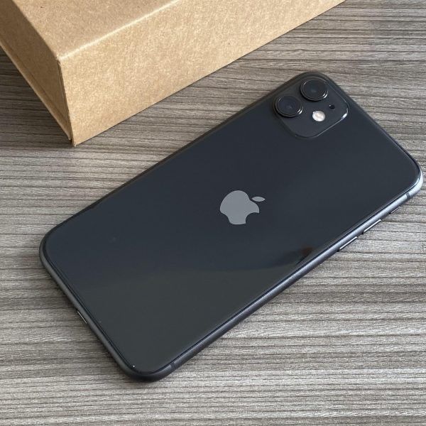 Телефон iPhone 11