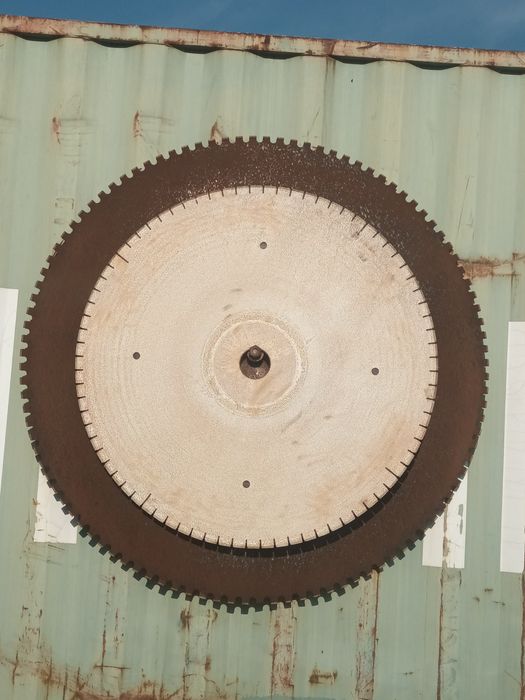 Паладно сотилади 1600 лик