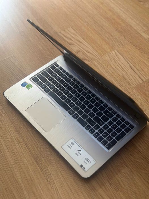 Vând laptop Asus i7 windos nou reinstalat