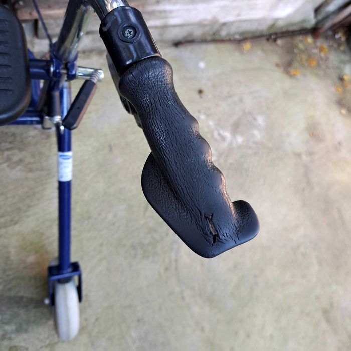 Проходилка за възрастни Ролатор