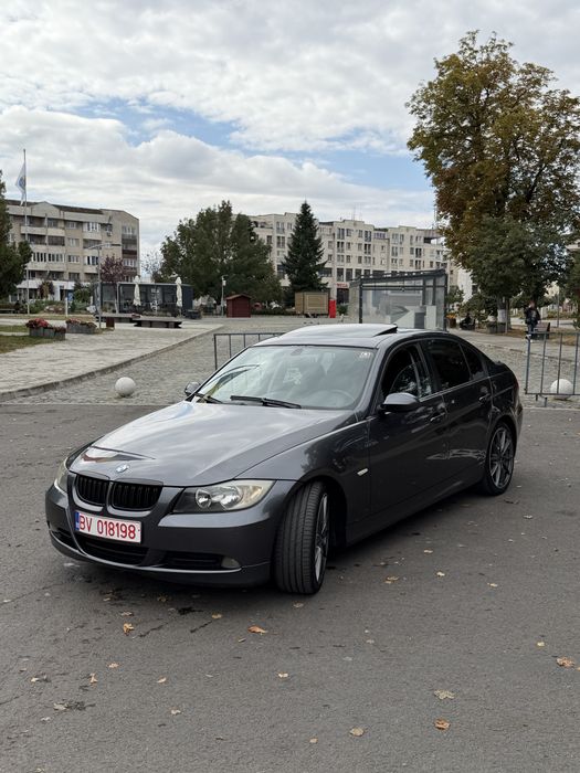 BMW 320i.