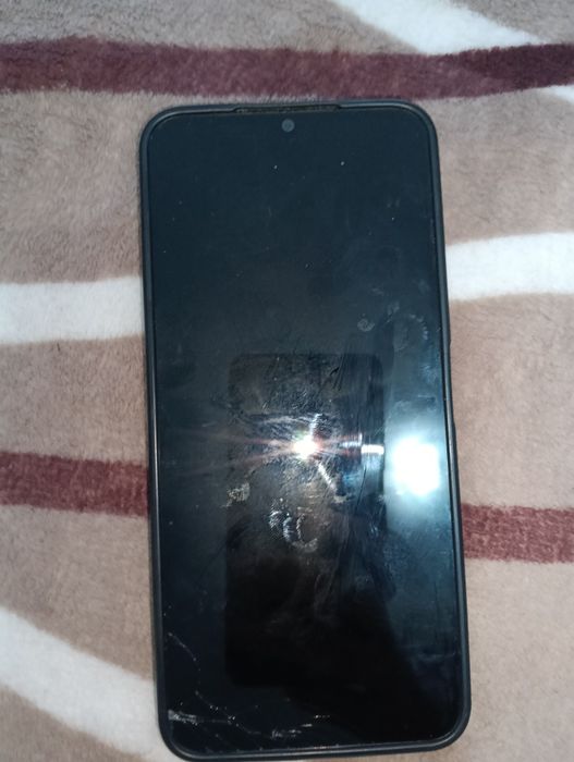 Honor x6b puțin crăpat