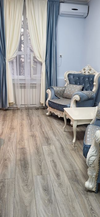 Продам два кресла и шторы срочно