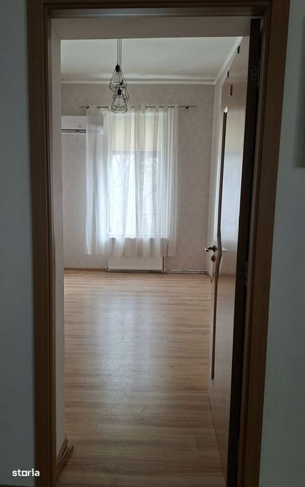 (Costuri utilitati incluse) - Spatiu central, ideal pentru birou