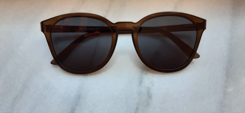Le Specs Renegade unisex. Pret achizitie 260ron.