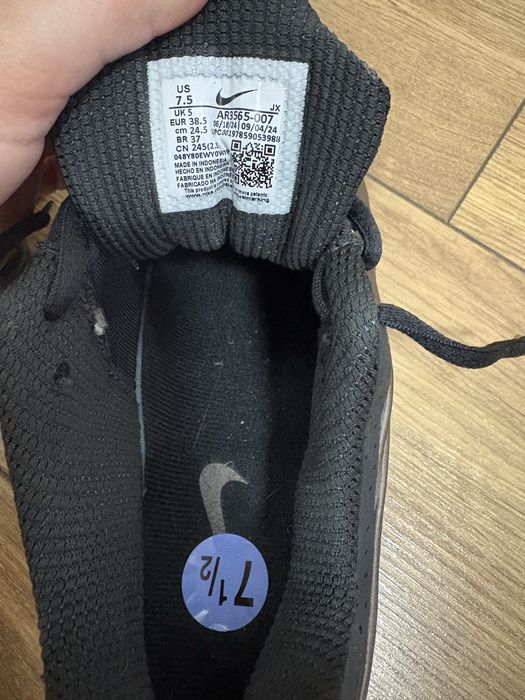 Дамски маратонки Nike Shox R4