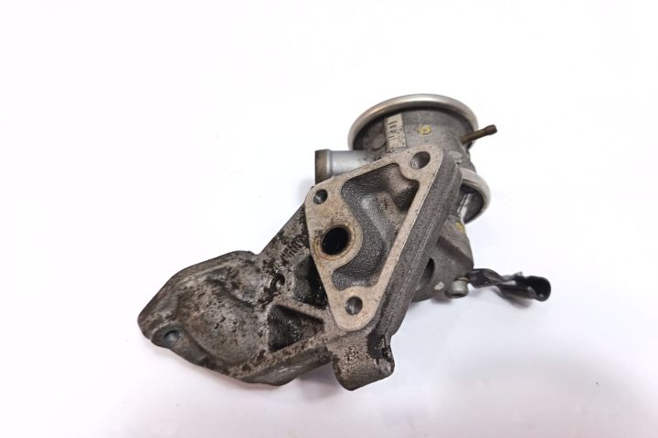 Supapa egr 06B131817L Volkswagen VW Passat B5.5 (facelift)