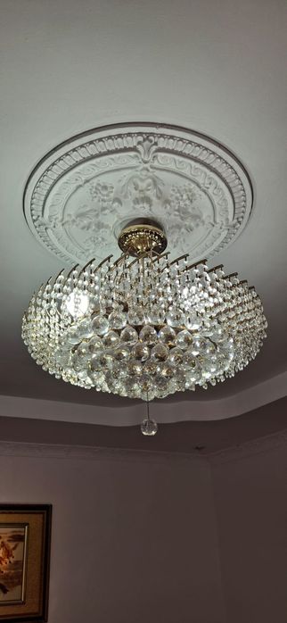 Гостиный и люстра