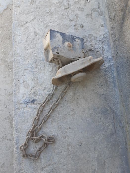 Крепление запасного колеса