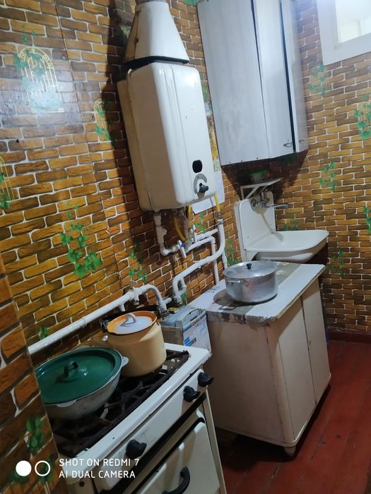 Возле педагогического института сдается квартира без маклера .