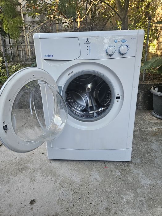 Автоматична пералня Indesit