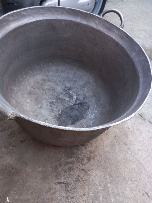 Vând ceaun de aluminiu de 117 litri