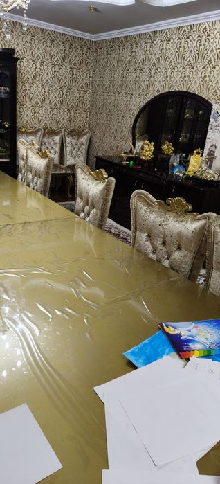 Продается стол и стулья