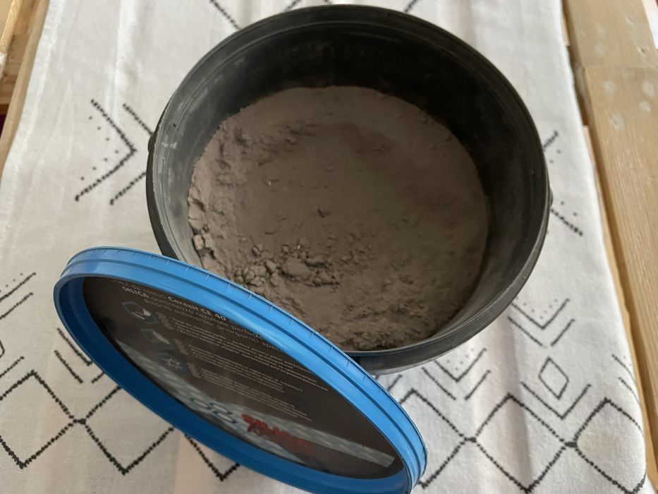 CERESIT CE 40 Водонепропусклива, гъвкава фугираща смес