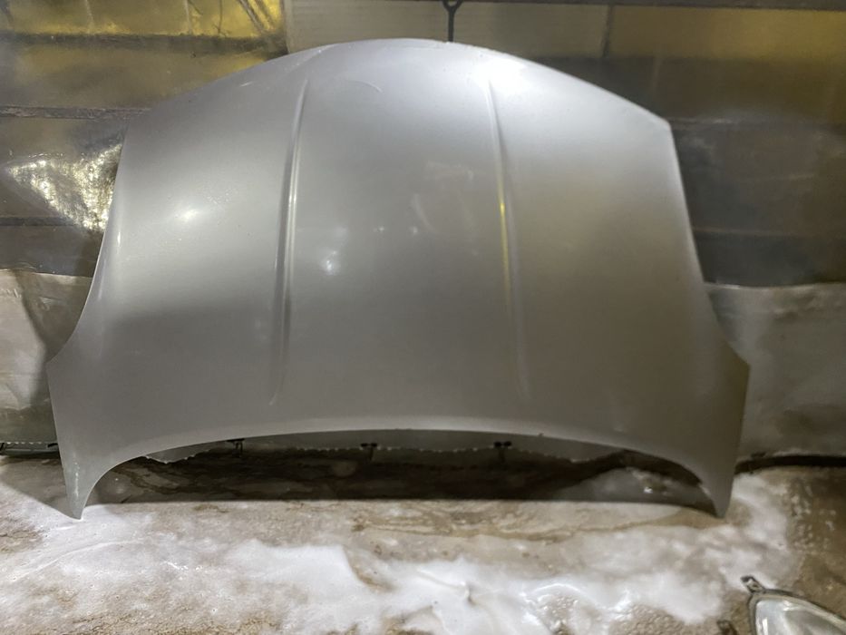 Капот от Ниссан ноте