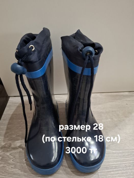 Продам детскую обувь