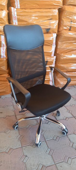 Продам новый офисные кресло.