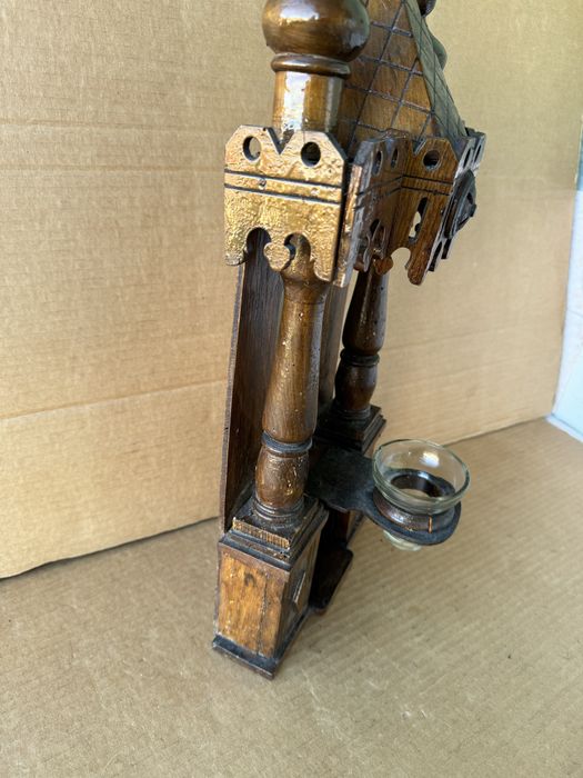 Дърворезба, старинен домашен иконостас с кандило , икона