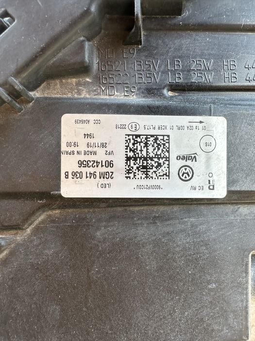 VW T-Cross десен фар OEM