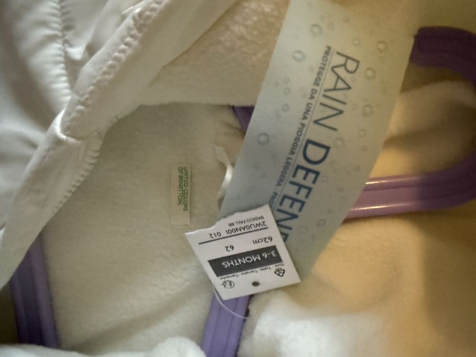 Бебешко бяло яке benetton