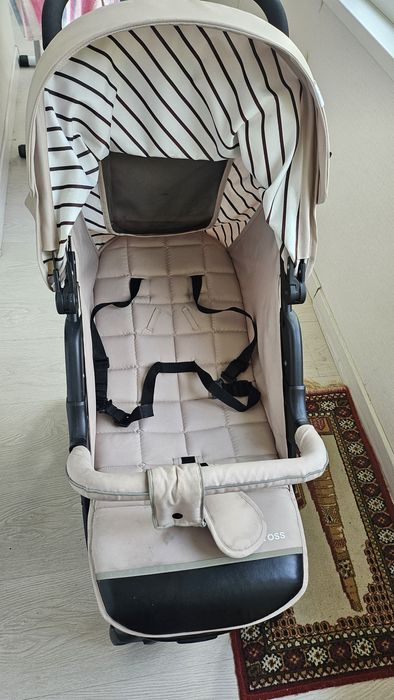Продаётся прогулочная коляска Mow Baby Cross.