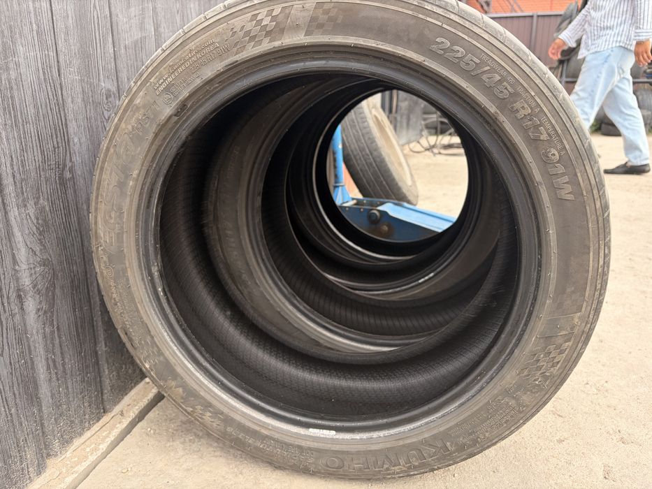Продам комплект шин R17 225/45
