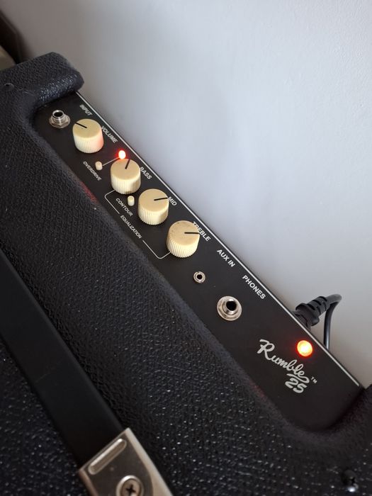 Combo chitara bas Fender Rumble 25 (cub, amplificator)