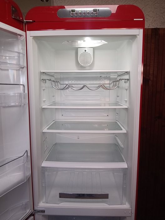 Като нов червен комбиниран хладилник с фризер Smeg  ретро дизайн