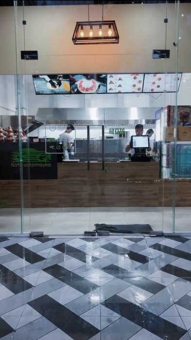 Kafe avtomoyka сотилади олд томонни узини