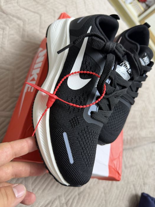 Кроссы новые Nike