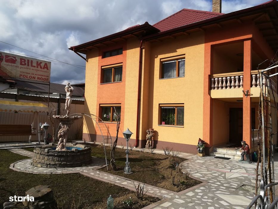 Casă cu 6 camere, garaj și mansardă utilă