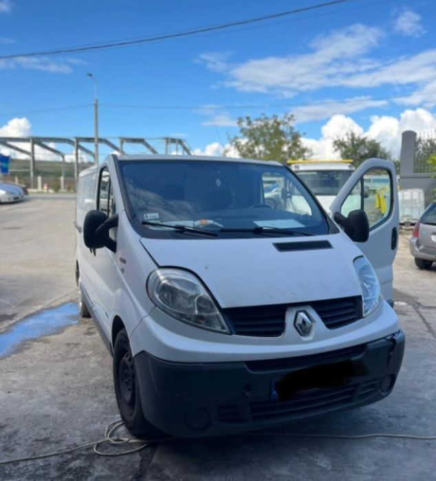 Dezmembrez Renault Trafic 2.0 Diesel