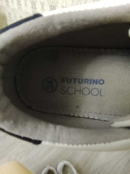 Кроссовки девичьи