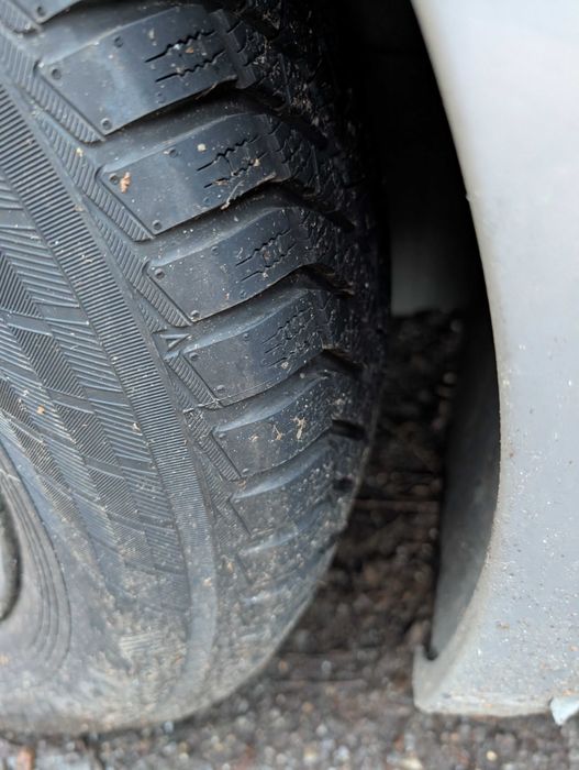 Карани 3 дена 205/70/15 Yokohama V905 BLUEAR 96T