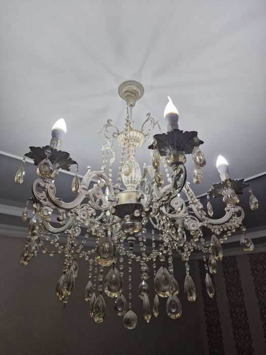 Продам люстру 6 лампочки