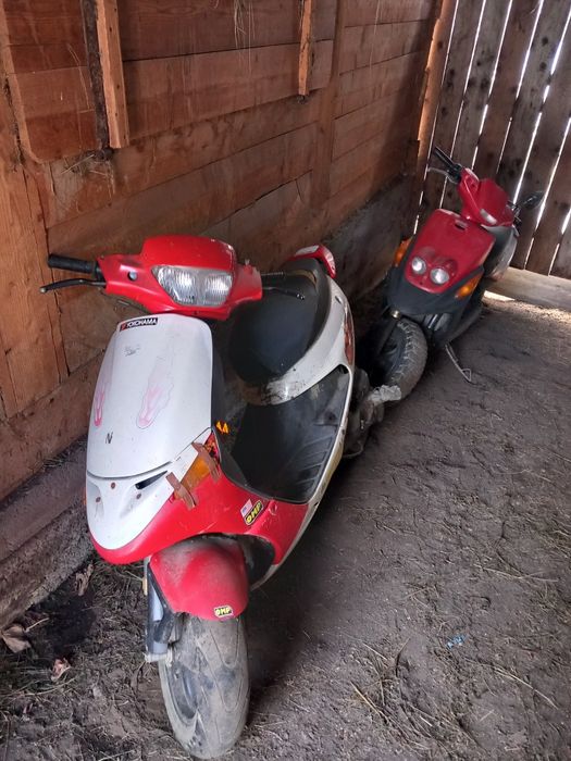 Vând scutere  cu mici defecte