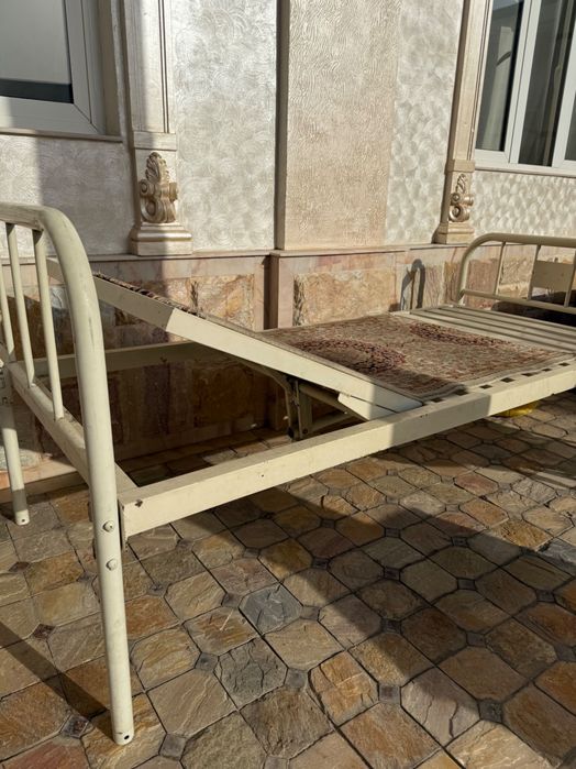 Медицинская кровать