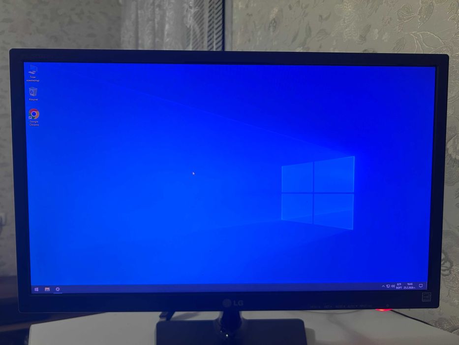 DELL настолен компютър