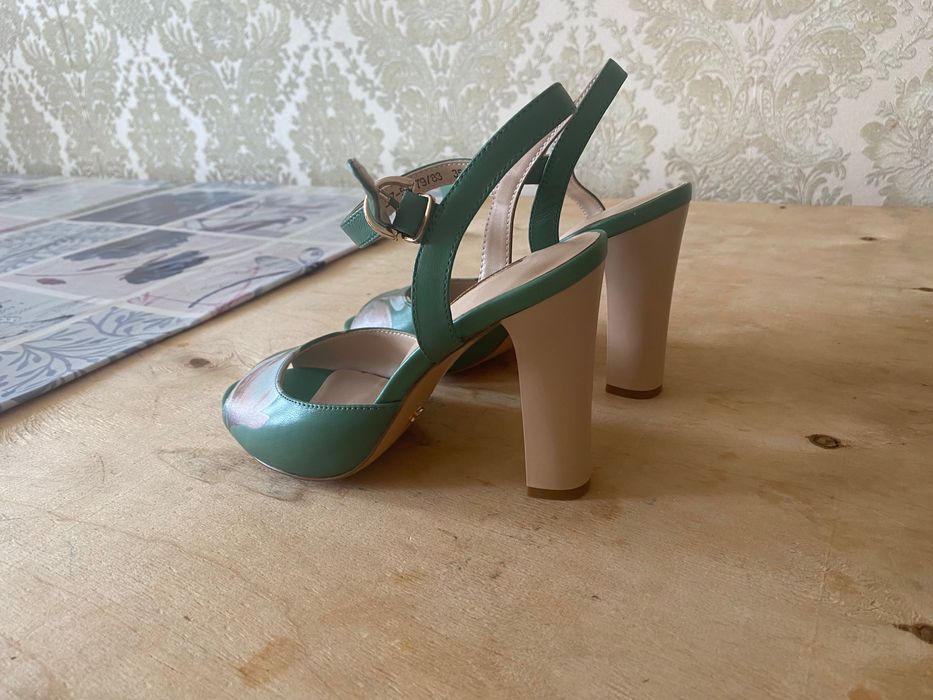 Продам туфли новые