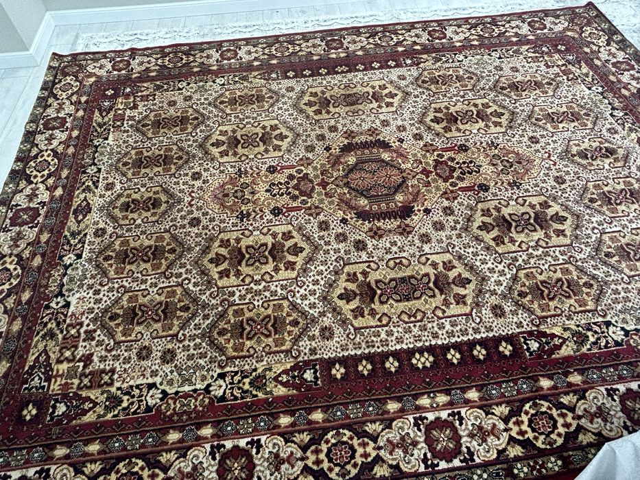 Шенстяной ковер. Размер 3*4 .