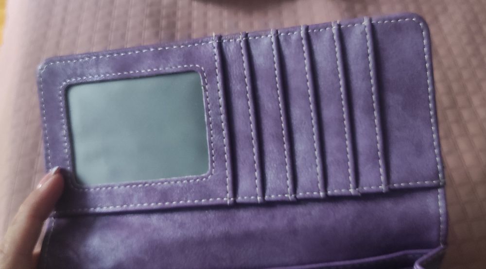 Ново дамско портмоне