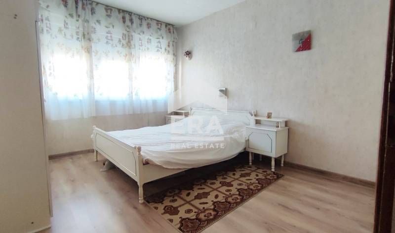 Тристаен апартамент в централната част на гр. Сандански