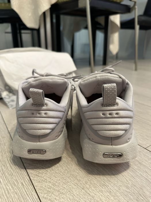 Продам новые кроссовки Nike