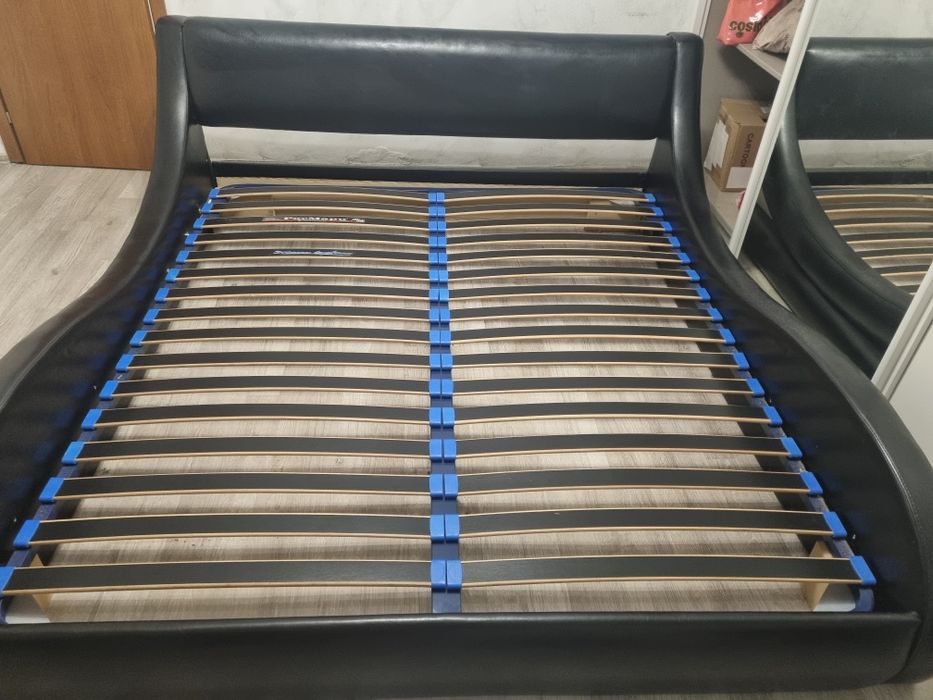 Кожена спалня Ливиана