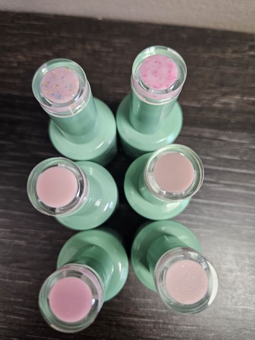 Гел лакове и цветни бази